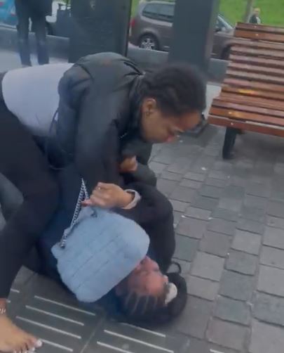 Na Hulanda Dos Hende Muhe Di Corsou Ta Bringa Pa Homber ...3